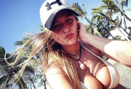 Luan Raviv model free pics