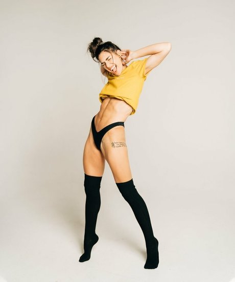 Nikki Howard model porn gallery