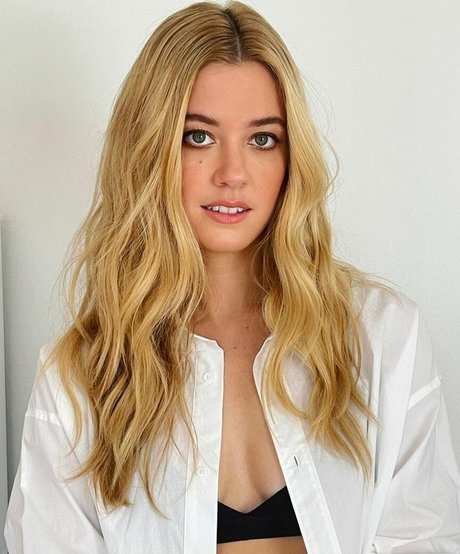 Mallory Bechtel nude actress pictures