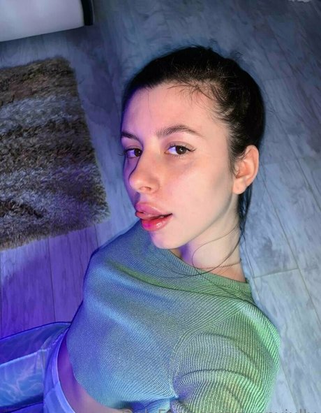 sunnyjully adult model pic