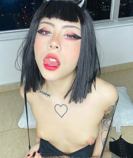 kira lovely model perfect image