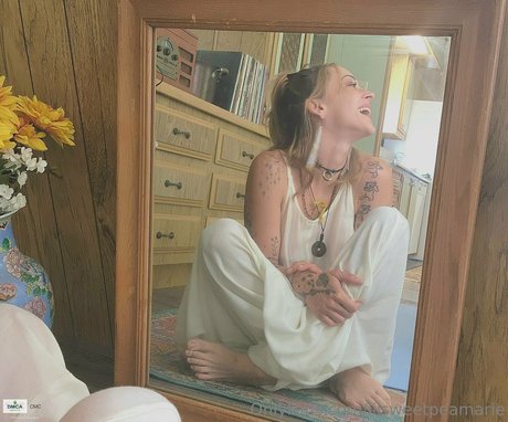 lilsweetpeamarie erotic pornstar picture