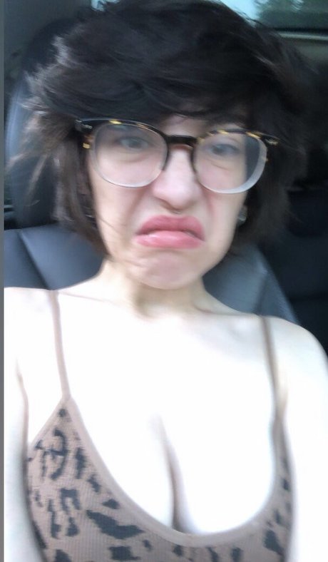 leez_____ model naked image