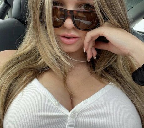 BeccaBangs pornstar naked img