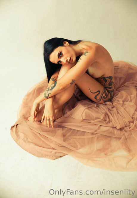 inseniity high quality pornstar images