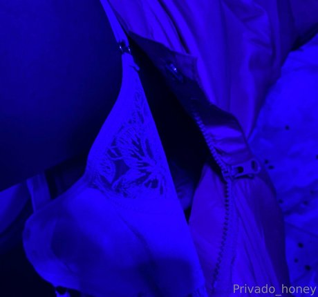 privado honey pretty actress gallery