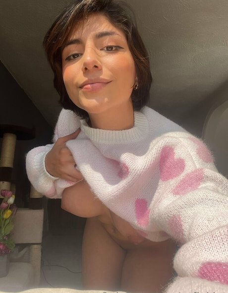 sofiakiut naked star image