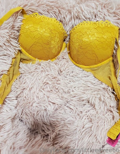 littleeevee66 naked model galleries