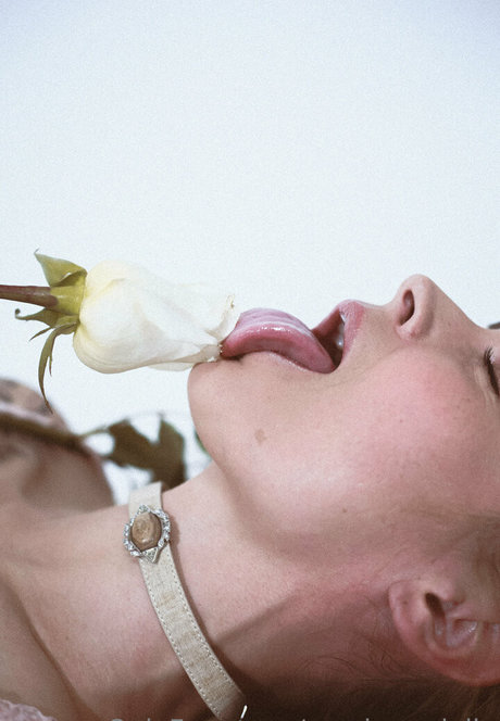 Sarahvandella model hot pics