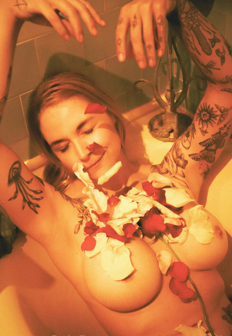 Sarahvandella profile pic