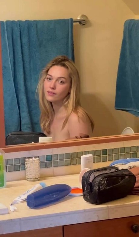 Victoria Pedretti art pornstar photo