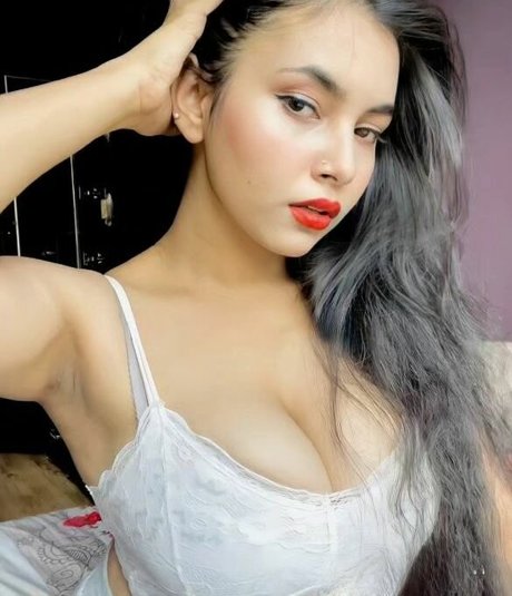 Arpa Roy hot model photo