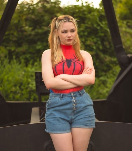 Nomi Teee star exclusive img