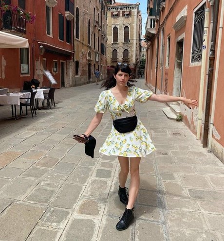 Emily Axford star hot pictures