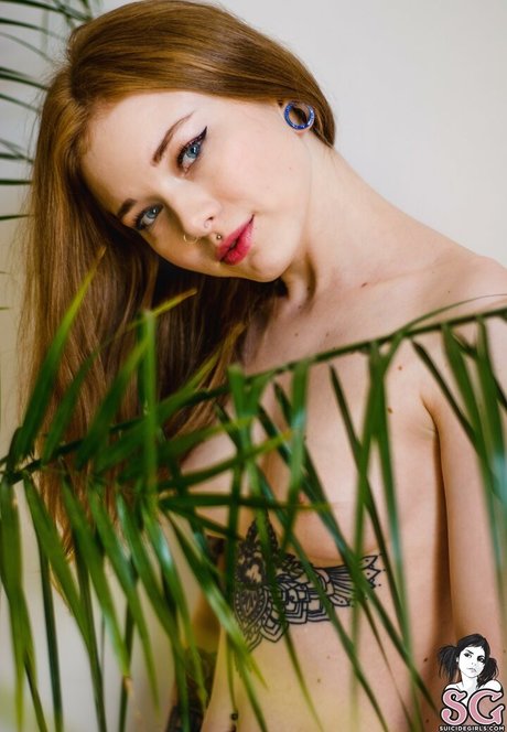 Karnelia model top photos