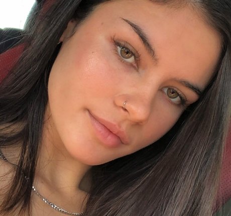 Jalynn Irwin naked model pictures