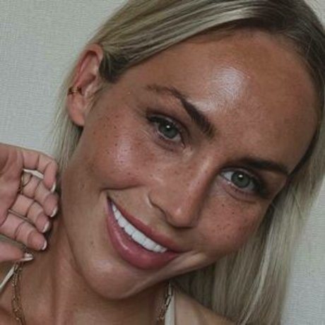 Anna Seneca model exclusive img