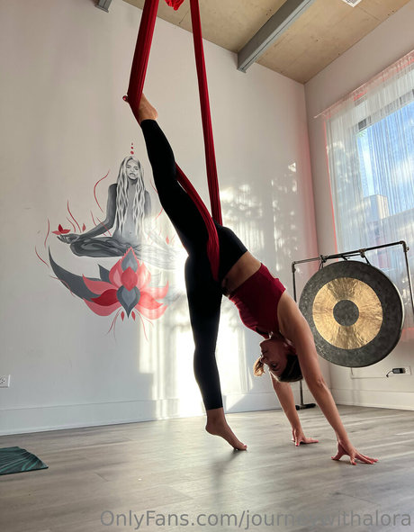 journeywithalora nudes actress pics