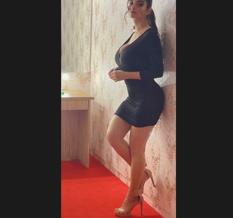Anveshi Jain naked star photo