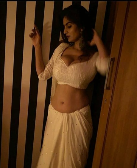 Anveshi Jain model perfect picture