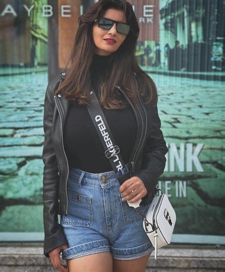 Anveshi Jain sexy pornstar archive