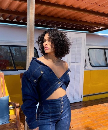 Giovana Cordeiro model top pics