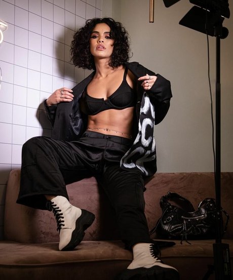 Giovana Cordeiro art pornstar img