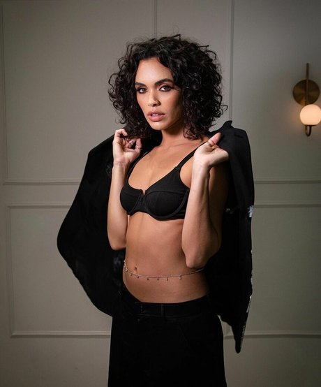 Giovana Cordeiro model nude gallery