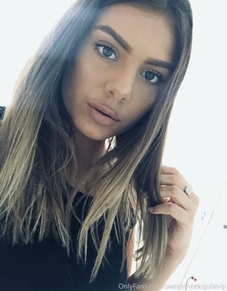 milf handjob onlyfans exclusive images