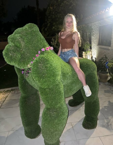 Kylie Shay erotic star pics