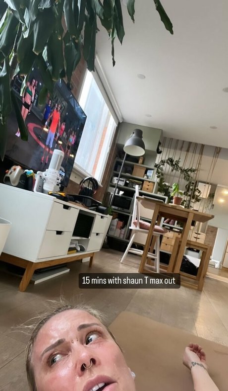 Julia Hardy perfect model picture