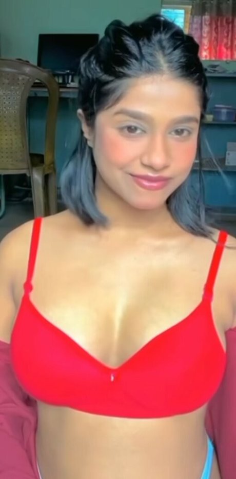 Uva Roy high quality actress photos