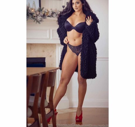 Arianna Grace nude actress gallery