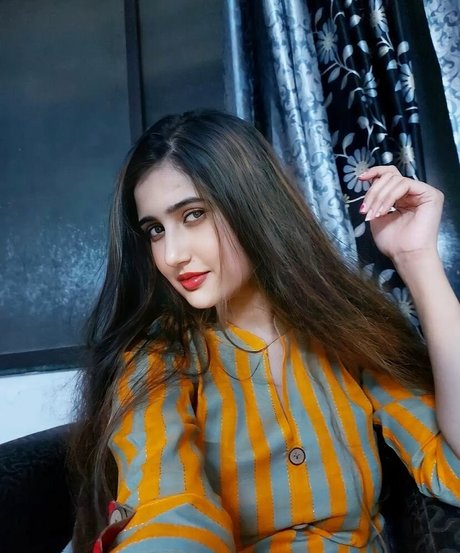 Aniza Hazel star adult pics