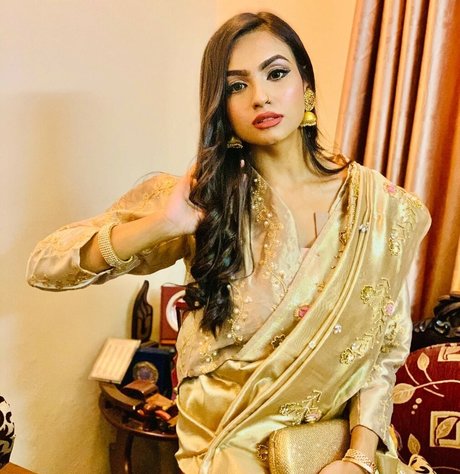 Umme Zamilatun Naima pretty star pics