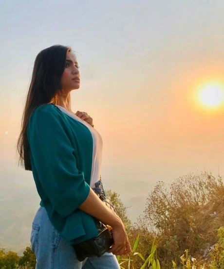 Umme Zamilatun Naima erotic actress pics