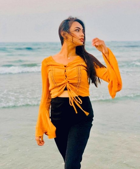 Umme Zamilatun Naima perfect actress gallery