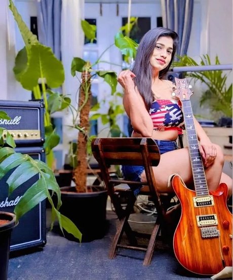 Pratika Sood erotic model images