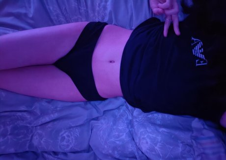 silkiemoth95 model nude image