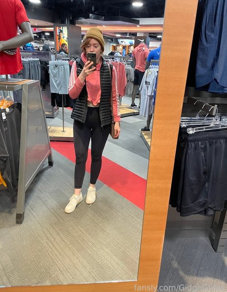 GidgeGIdge sexy actress images