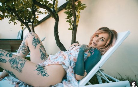 Ninaq erotic model picture