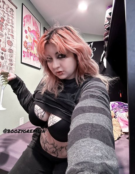 BoozyGremlinx model porn images
