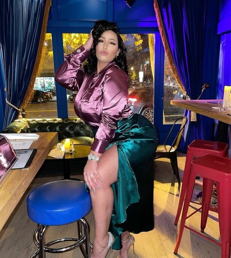 Tylea art model gallery