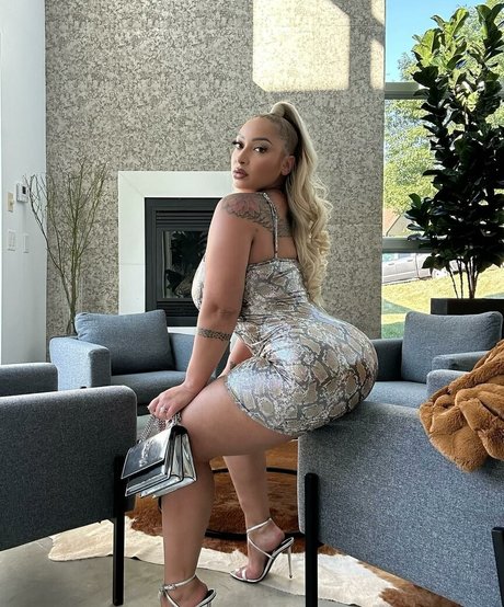 Tylea naked pornstar photo