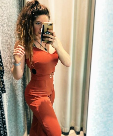 Sophia Ellis naked model archive