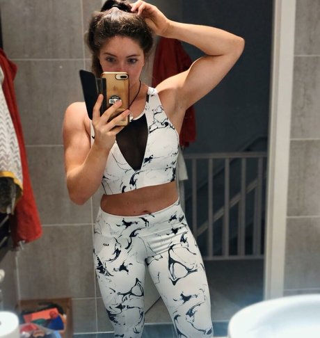 Sophia Ellis erotic star photos