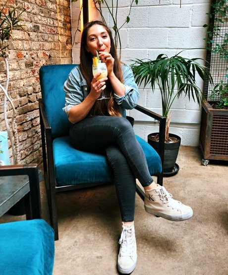 Sophia Ellis perfect model img