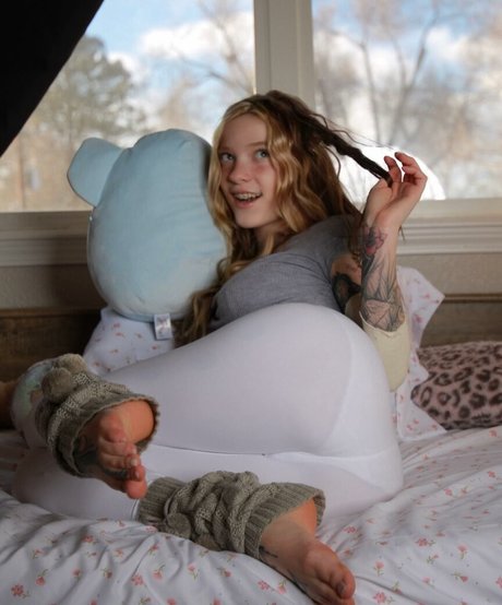 MewLabbs star top pic