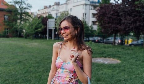 emilycutee art model pic