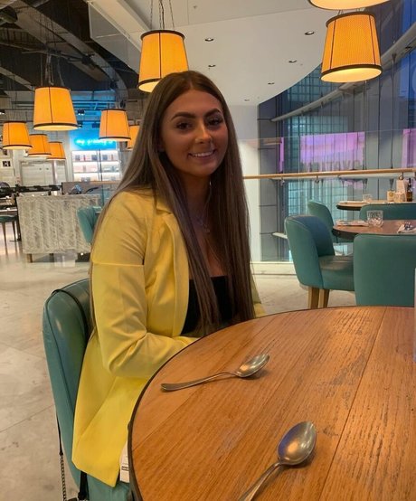 Millie C naked model pic